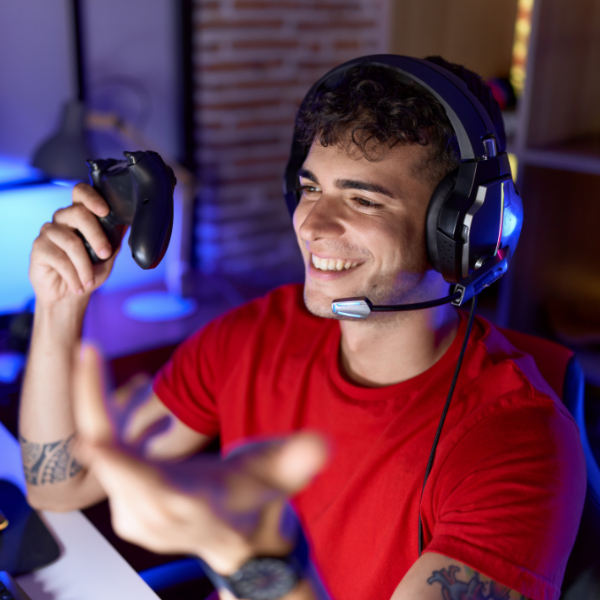 Gamer streming jugando un videojuego, Agencia de Marketing Digital